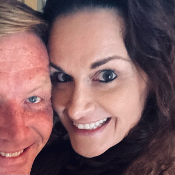 Meet your Posher, Nicole - Picture 1 of 3